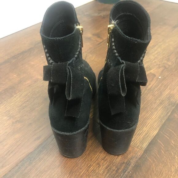 Ugg Fiase Whipstitched Suede‎ Leather Bow Boots 9.5 Heeled Booties Ankle Black - Picture 4 of 9